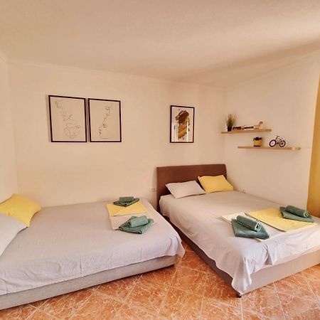 Studio Apartman Na Plazi Rafailovici Exterior photo