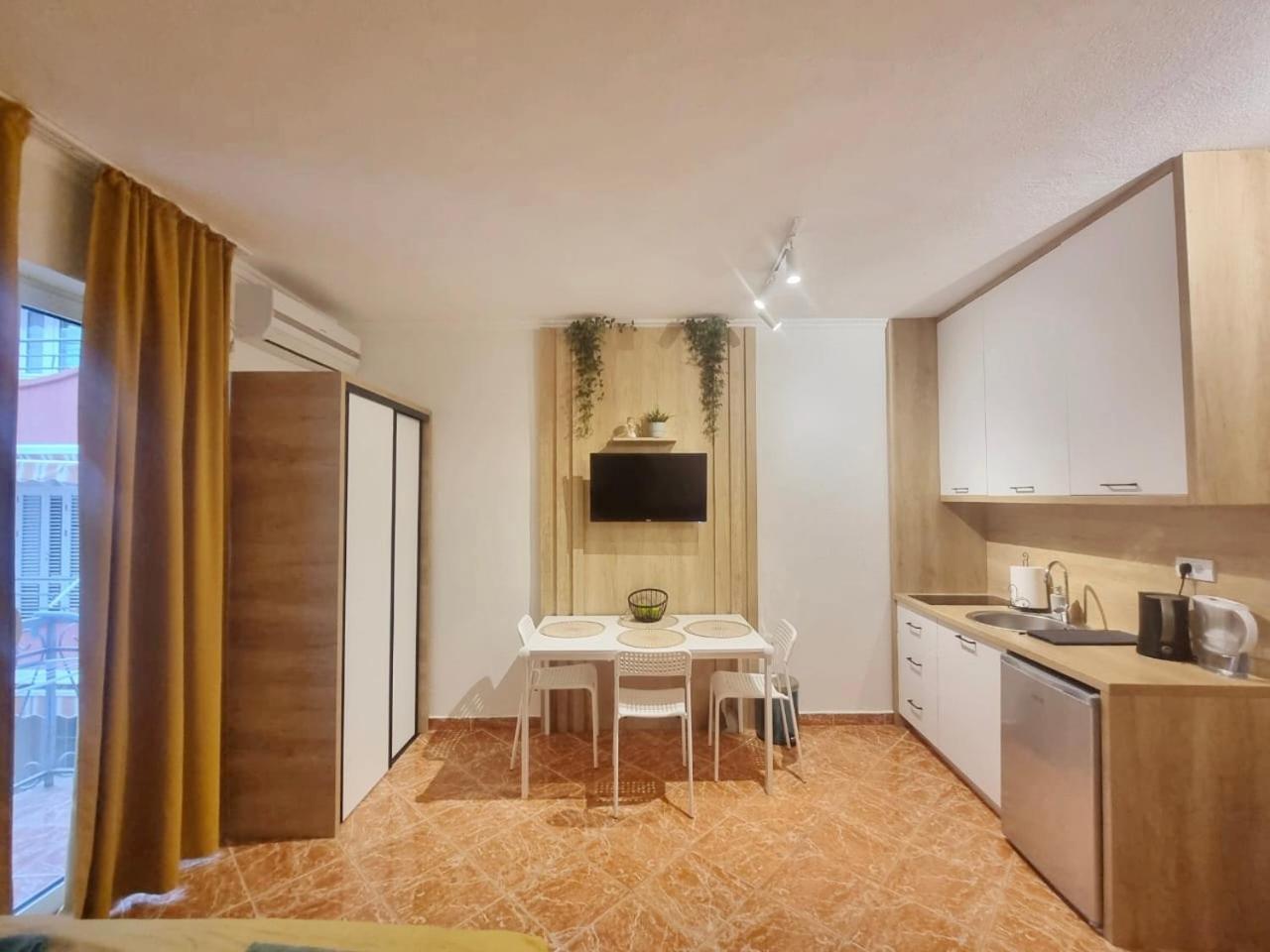 Studio Apartman Na Plazi Rafailovici Exterior photo