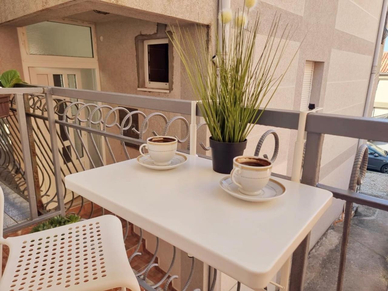Studio Apartman Na Plazi Rafailovici Exterior photo